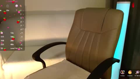 HelenXLove online show from November 12, 2025, 5:24 pm