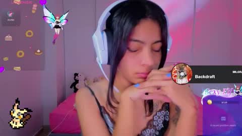 Snapshot of helia_n_amy chatting on January 16, 2026, 1:20 am Helia Transfem and Amy online show from January 16, 2026, 1:20 am