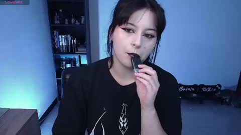 Snapshot of hell_dancer_ chatting on June 27, 2026, 3:44 am Lexa online show from June 27, 2026, 3:44 am