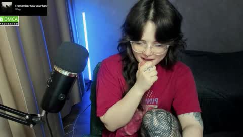 Red online show from November 14, 2025, 5:44 pm