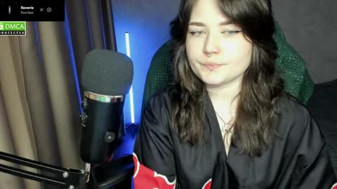 Snapshot of hell_hotline chatting on May 21, 2026, 7:32 pm Red online show from May 21, 2026, 7:32 pm