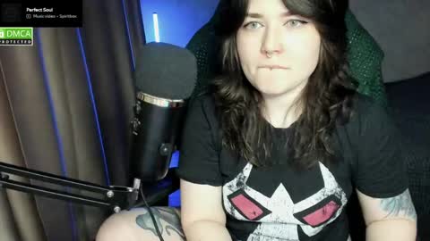 Snapshot of hell_hotline chatting on May 25, 2026, 6:47 pm Red online show from May 25, 2026, 6:47 pm