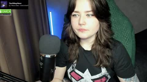 Snapshot of hell_hotline chatting on June 4, 2026, 8:59 pm Red online show from June 4, 2026, 8:59 pm