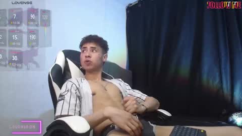 Snapshot of hellcat_xx chatting on October 10, 2025, 12:42 am   CROW  online show from October 10, 2025, 12:42 am