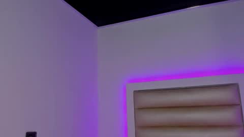 hellen__smith_ online show from February 10, 2026, 6:12 pm