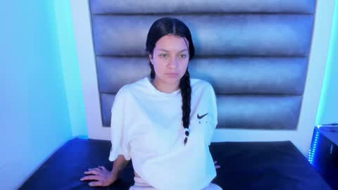 hellen__smith_ online show from March 11, 2026, 12:33 pm