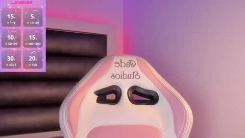 hellen__smith_ online show from March 27, 2026, 8:30 pm