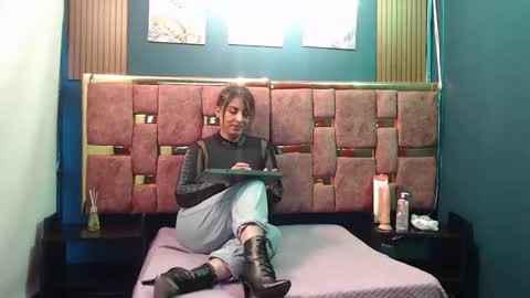 Snapshot of hellen_mark chatting on April 2, 2026, 11:30 am Hellen. online show from April 2, 2026, 11:30 am