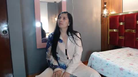 Snapshot of hellen_mark chatting on April 29, 2026, 11:25 am Hellen. online show from April 29, 2026, 11:25 am