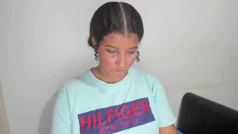 Snapshot of hellen_scot_ chatting on November 16, 2025, 12:05 am hellen_scot_ online show from November 16, 2025, 12:05 am