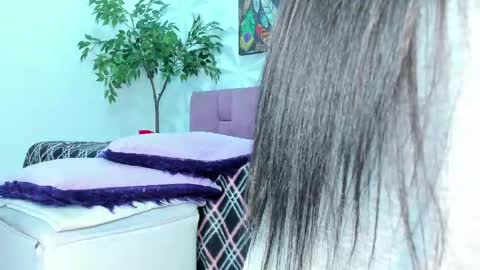 hellen     online show from February 25, 2025, 7:36 pm