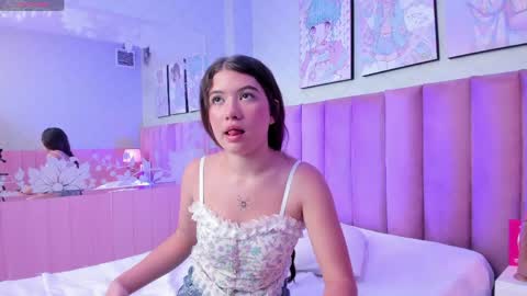 Snapshot of hellencute18_ chatting on May 19, 2026, 6:14 pm online show from May 19, 2026, 6:14 pm