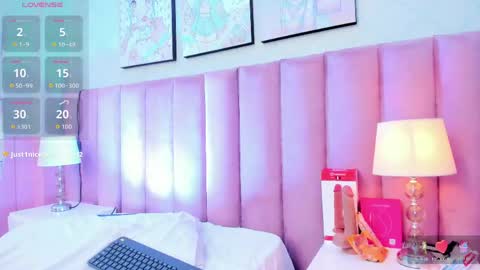 Snapshot of hellencute18_ chatting on May 27, 2026, 2:03 pm online show from May 27, 2026, 2:03 pm
