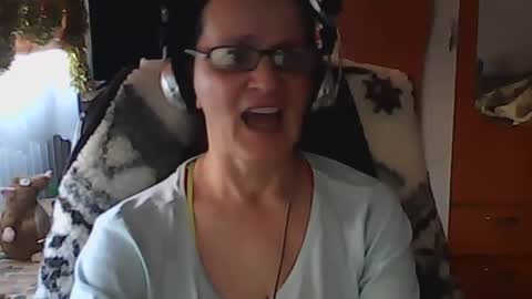 Snapshot of hellenmarie chatting on December 15, 2024, 11:45 am hellenmarie online show from December 15, 2024, 11:45 am