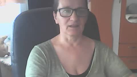 Snapshot of hellenmarie chatting on May 11, 2026, 10:21 am hellenmarie online show from May 11, 2026, 10:21 am