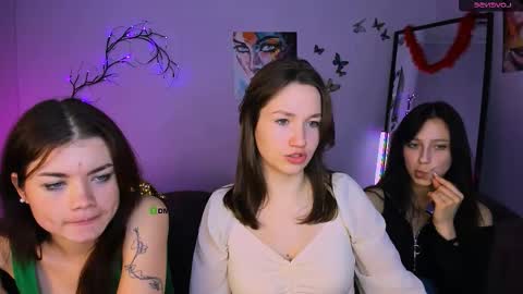 Helli online show from December 20, 2025, 8:38 pm