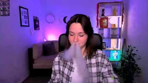 Helli online show from April 15, 2026, 7:58 pm