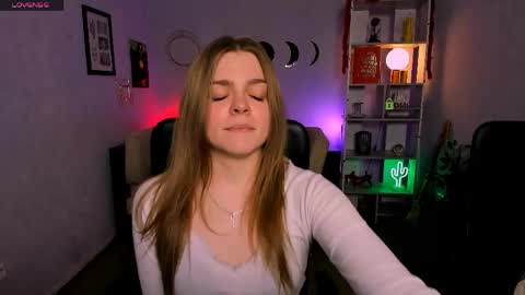 Helli online show from April 24, 2026, 7:16 pm