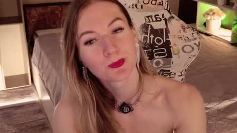 Snapshot of hello_lisha chatting on July 3, 2026, 8:21 am Alisia Monday to Friday from 10 am to 4 pm GMT 2 online show from July 3, 2026, 8:21 am