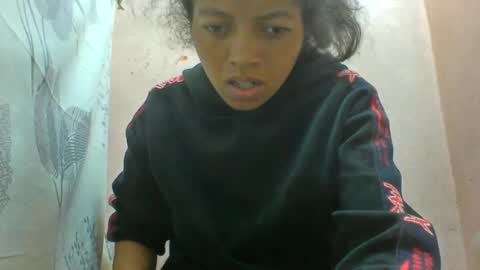 Snapshot of henitsaldy chatting on July 8, 2026, 12:53 pm henitsaldy online show from July 8, 2026, 12:53 pm