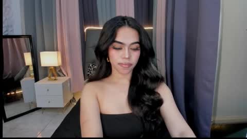 Snapshot of hennessygoddess69 chatting on December 21, 2024, 3:03 am HENNESSY online show from December 21, 2024, 3:03 am