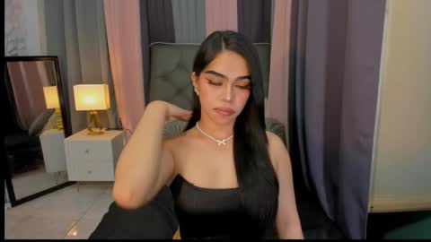 Snapshot of hennessygoddess69 chatting on December 22, 2024, 3:00 am HENNESSY online show from December 22, 2024, 3:00 am