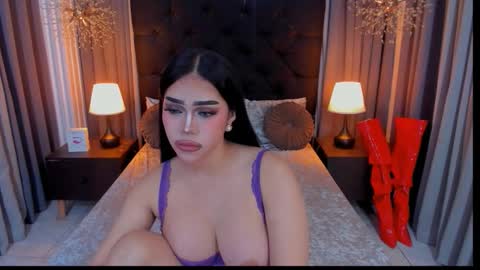 Snapshot of hennessygoddess69 chatting on September 9, 2025, 1:27 am HENNESSY online show from September 9, 2025, 1:27 am