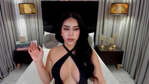 Snapshot of hennessygoddess69 chatting on November 11, 2025, 11:38 pm HENNESSY online show from November 11, 2025, 11:38 pm