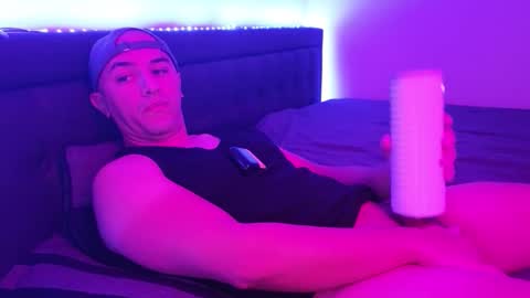 Snapshot of hennidrip chatting on November 20, 2025, 4:29 pm HENNIDRIP online show from November 20, 2025, 4:29 pm