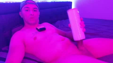 Snapshot of hennidrip chatting on November 21, 2025, 5:28 am HENNIDRIP online show from November 21, 2025, 5:28 am