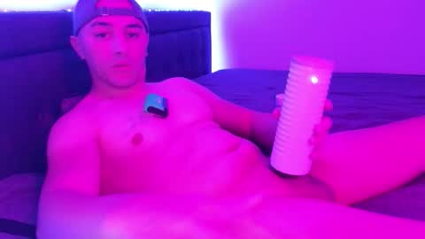 Snapshot of hennidrip chatting on November 22, 2025, 12:09 am HENNIDRIP online show from November 22, 2025, 12:09 am