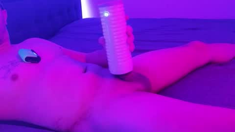 Snapshot of hennidrip chatting on November 27, 2025, 1:18 am HENNIDRIP online show from November 27, 2025, 1:18 am