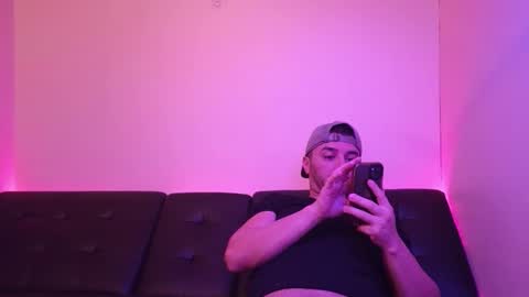 Snapshot of hennidrip chatting on January 13, 2026, 5:35 am HENNIDRIP online show from January 13, 2026, 5:35 am