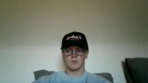 Snapshot of henrietje chatting on May 17, 2026, 6:15 pm henrietje online show from May 17, 2026, 6:15 pm