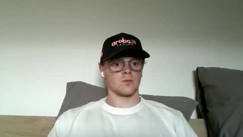 Snapshot of henrietje chatting on June 1, 2026, 6:53 pm henrietje online show from June 1, 2026, 6:53 pm