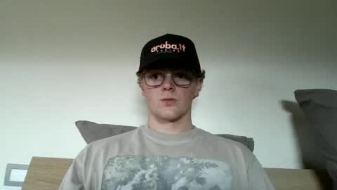 Snapshot of henrietje chatting on June 15, 2026, 6:21 pm henrietje online show from June 15, 2026, 6:21 pm