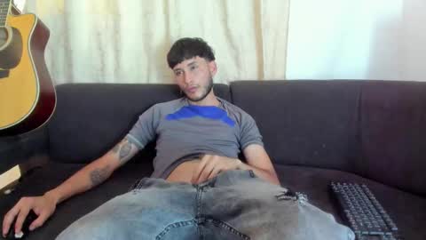 henrik_senn online show from September 16, 2025, 9:16 pm