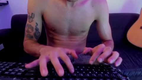 henrik_senn online show from April 12, 2026, 9:53 pm