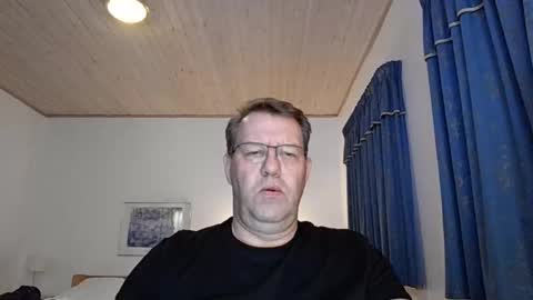 henrikrp1971 online show from December 11, 2024, 12:33 am