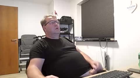 henrikrp1971 online show from November 16, 2025, 8:14 pm