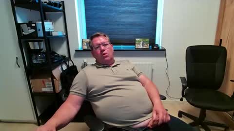 Snapshot of henrikrp1971 chatting on May 6, 2026, 4:56 pm henrikrp1971 online show from May 6, 2026, 4:56 pm