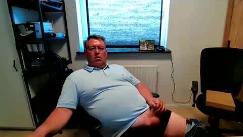 Snapshot of henrikrp1971 chatting on May 25, 2026, 4:35 pm henrikrp1971 online show from May 25, 2026, 4:35 pm