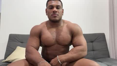 Snapshot of henrimusclee chatting on February 7, 2025, 10:52 pm Henri online show from February 7, 2025, 10:52 pm