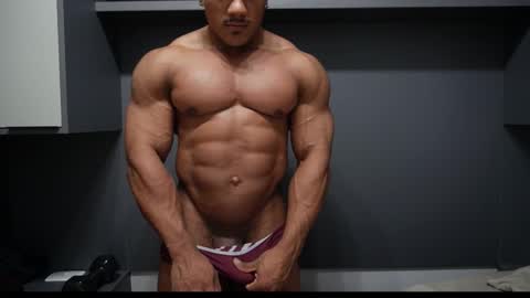 Snapshot of henrimusclee chatting on March 17, 2026, 10:24 pm Henri online show from March 17, 2026, 10:24 pm