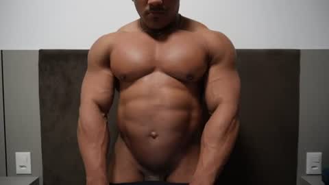 Snapshot of henrimusclee chatting on June 29, 2026, 10:43 pm Henri online show from June 29, 2026, 10:43 pm
