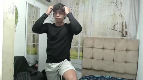 HENRY GANDY online show from September 22, 2025, 9:06 pm