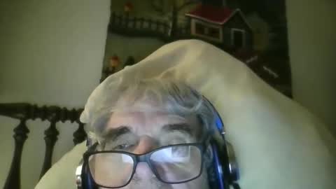 Snapshot of henrybond1979 chatting on May 12, 2026, 6:54 am henrybond1979 online show from May 12, 2026, 6:54 am