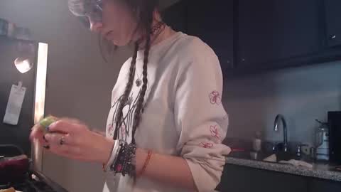 Snapshot of hentaishikitty chatting on May 5, 2026, 7:11 pm Shianne Siren online show from May 5, 2026, 7:11 pm