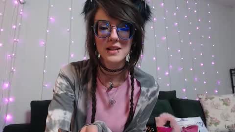 Snapshot of hentaishikitty chatting on May 10, 2026, 3:44 am Shianne Siren online show from May 10, 2026, 3:44 am