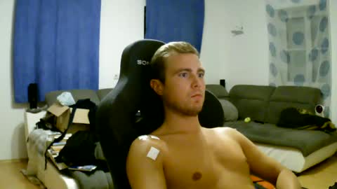 Snapshot of herbstenden chatting on July 28, 2026, 8:52 pm John Pearl online show from July 28, 2026, 8:52 pm